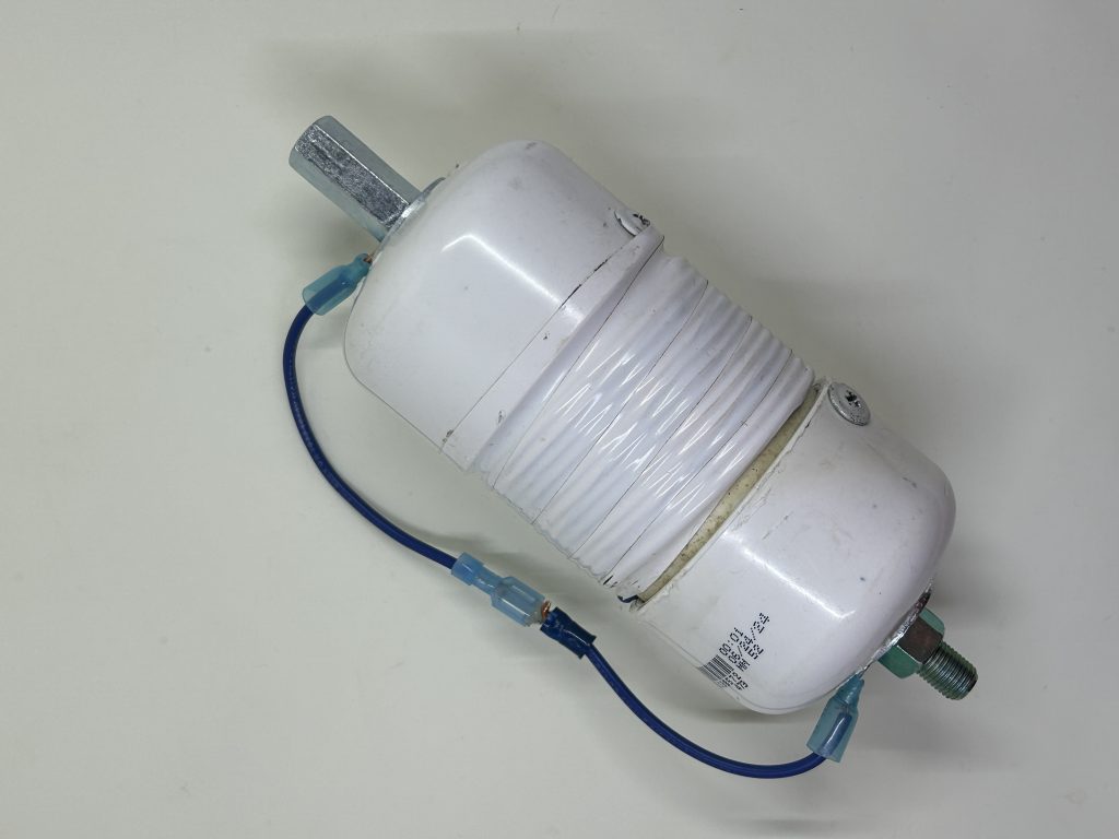 Photo of 40 meter loading coil